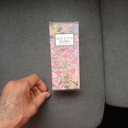 Gucci FLORA perfume 