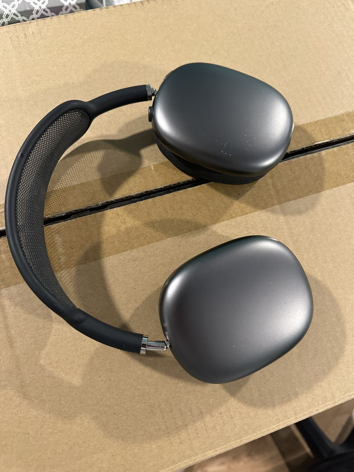 AirPods Max Space Grey With Black Headband for Sale in East 