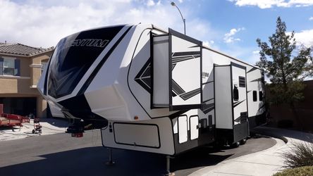 2019 momentum grand design Rv toy hauler