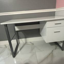 Office Desk And Chair 