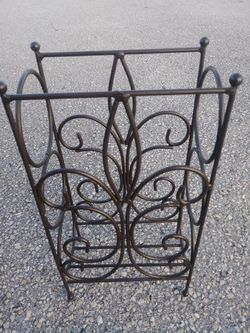Metal wine rack/holder