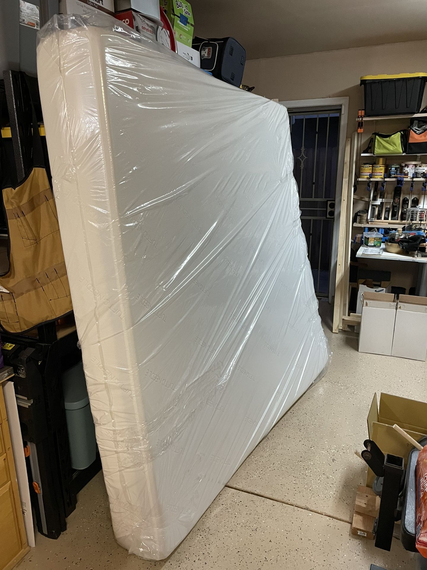 TUFT & NEEDLE - Original King Adaptive Foam Mattress, CertiPUR-US with 2 Twin Box Spring (Like New)