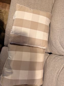 3 Couch Pillows
