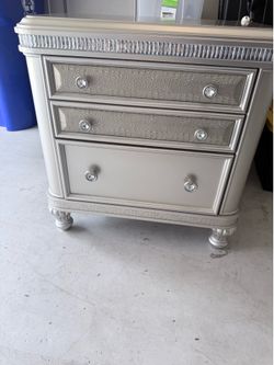 Set of 2 Nightstands – Champagne Finish