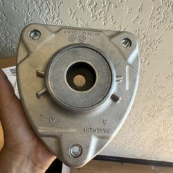 STRUT MOUNT (CLA250, CLA45 AMG, GLA250, GLA45 AMG, W/ SPORT SUSPENSION, FRONT UPPER)