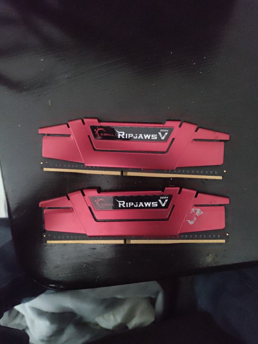 G. SKILL Ripjaws V Series 16GB (2 X 8GB) PC4 25600 (DDR4-3200) Memory