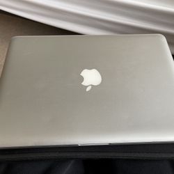 2012 Apple MacBook