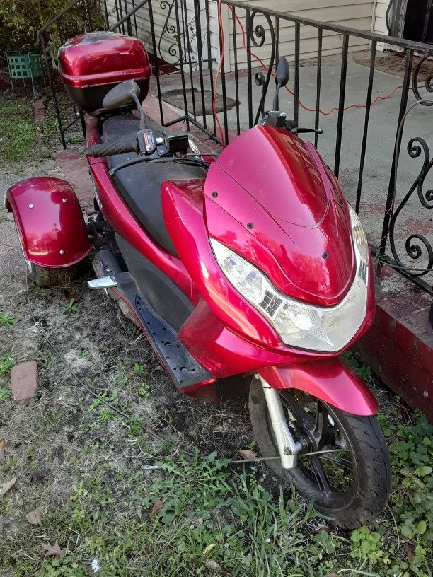 Huzhou Daixi Zhenhua Trike Motorscooter Model PST5017, Color(Red) 49
