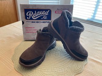 Like NEW Women’s Skechers Easy Going Boots- Size 7M