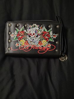 Ed Hardy skull clutch