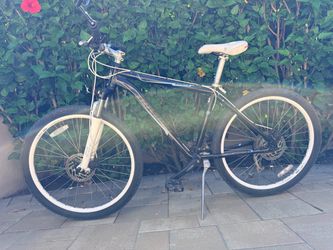 Novara hardtail Mountain Bike - Medium - 26” wheels with Shimano Disc Brakes