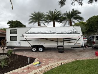 2005 Chateau Travel Trailer/Thor Motor Coach