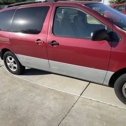 1999 Toyota Sienna