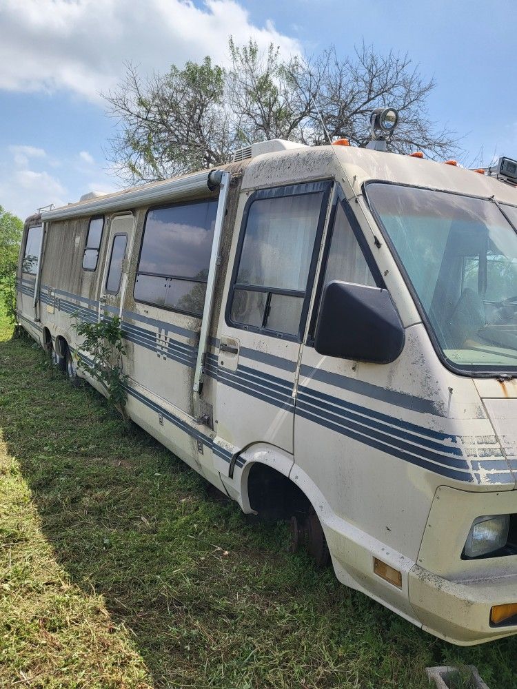 1988 32 Ft Winnebago Rv