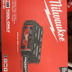 Milwaukee M18 Packout Radio And Charger 