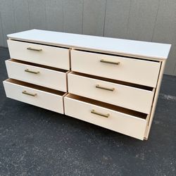 White 6 Drawer Dresser With Gold Knobs🆕