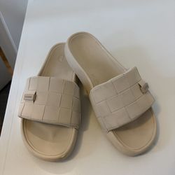 Lulu Lemon Slides - Size 7! 
