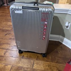 28 spinner luggage