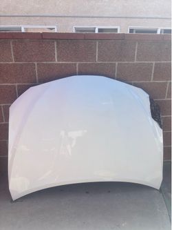HOOD 2018-2024 TOYOTA CAMRY (WHITE) NEED WORK.