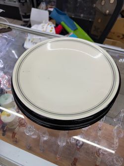 4 pc glass dinner plates