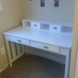Desk with Detachable Shelf