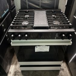 Samsung  30”Bespoke Gas Stove