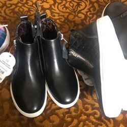 BRAND NEW GIRLS SHOE SIZE 13 EASY ON/OFF