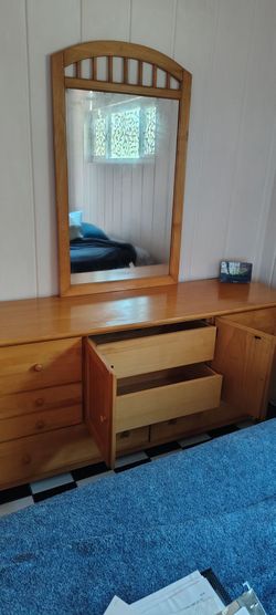 Beautiful 4pc Bedroom Set