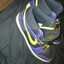 Mens Nikes Size 11 And Just Need To Be Cleaned 