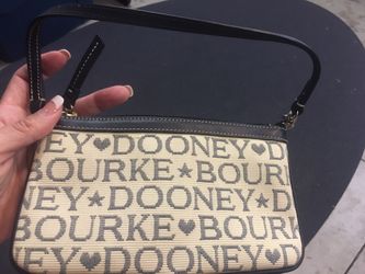 Dooney & Bourke wristlet new beautiful