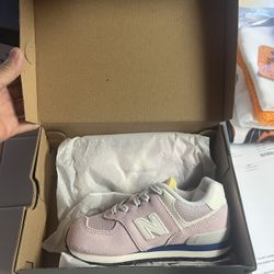 Brand New girls New Balance Size 9c $25