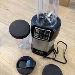 Ninja Auto IQ 1000 W  w/ accessories