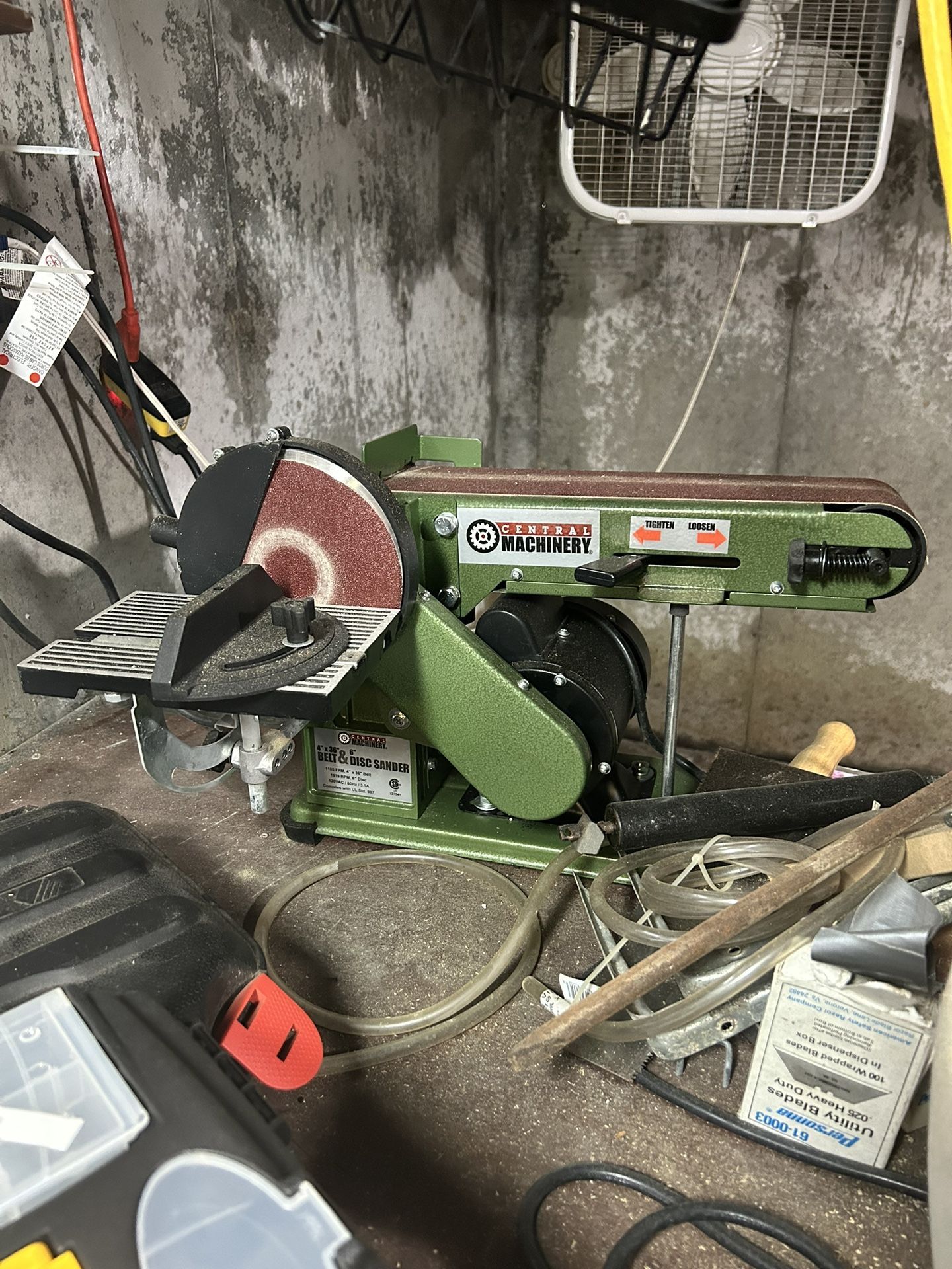 CENTRAL MACHINERY Belt And Disc Sander.