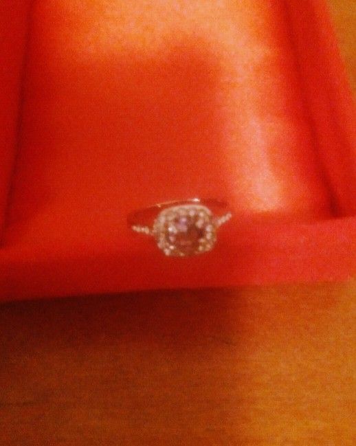 BRAND NEW IN PACKAGE LADIES SILVER CUSHION CUT PURPLE ZIRCON CZ WEDDING JEWELRY BRIDAL RING SIZE 7