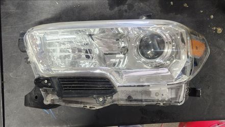Toyota Tacoma Headlight Left Driver Side 2016 2017 2018 2019 Part $150