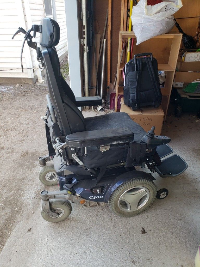 Power Chair Weight Limit 300 Pounds for Sale in Wichita, KS OfferUp