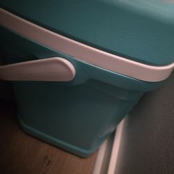 Ice chest