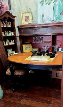Victorian style round table with 4 Cane Back Chairs