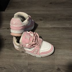 Louis Vuitton Trainee sneakers White and Pink