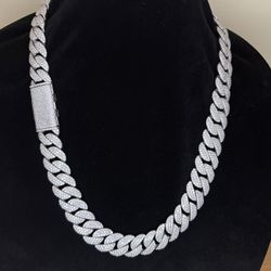 322g Iced Cuban Link – Pavé Set VVS Moissanite, White Gold Plated