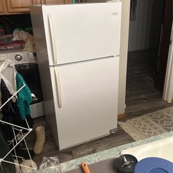 Frigidaire Refrigerator Works Great!