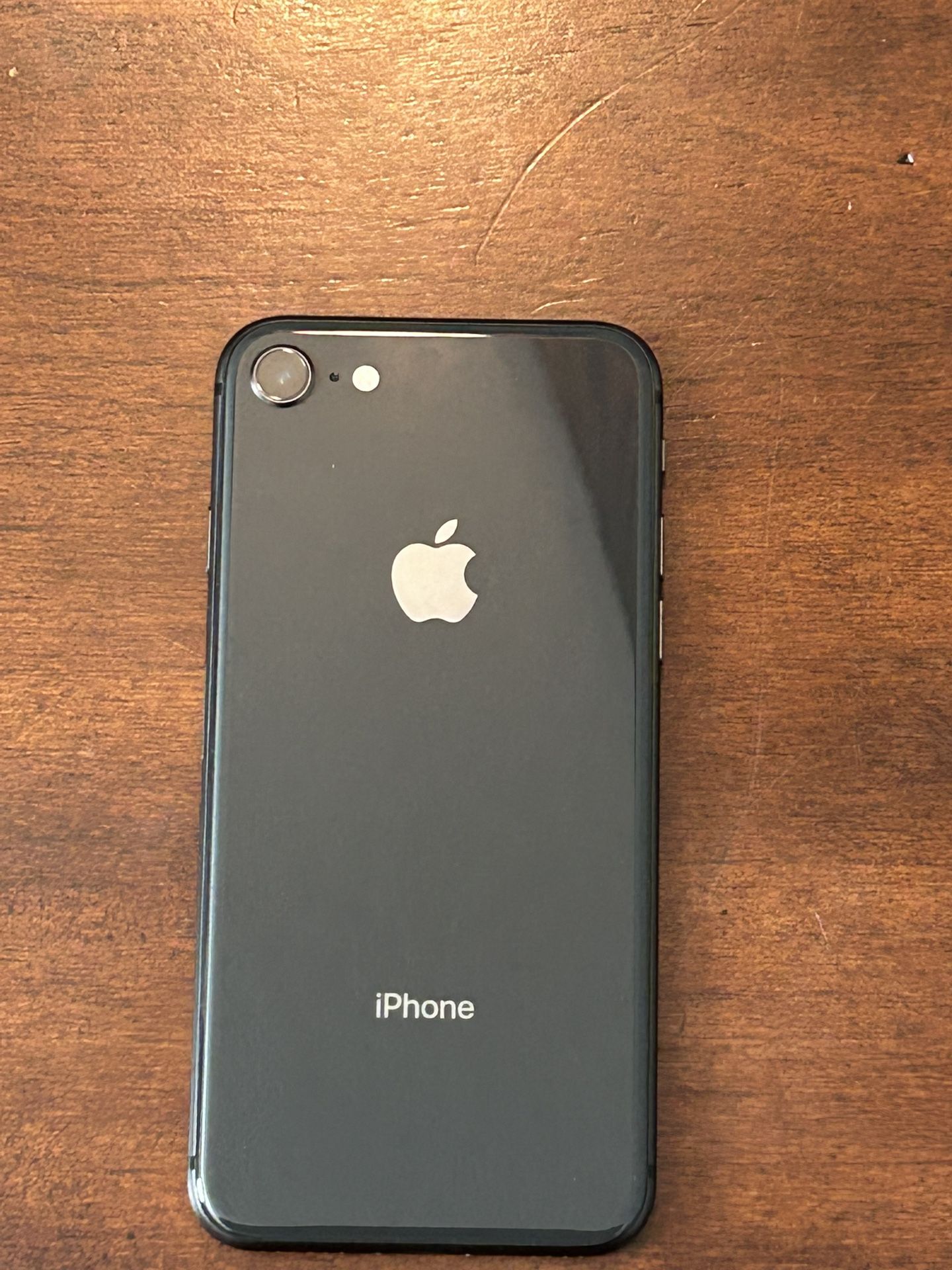 iPhone 8 ~ Unlocked ~ 64gb