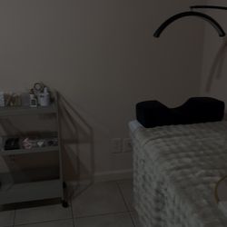 lash bed w mattress topper 