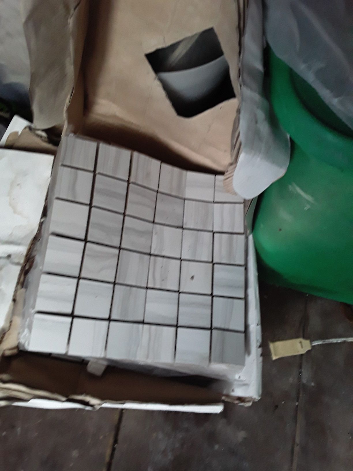 Tile shower floor. 13 piezas de 12× 12 inch