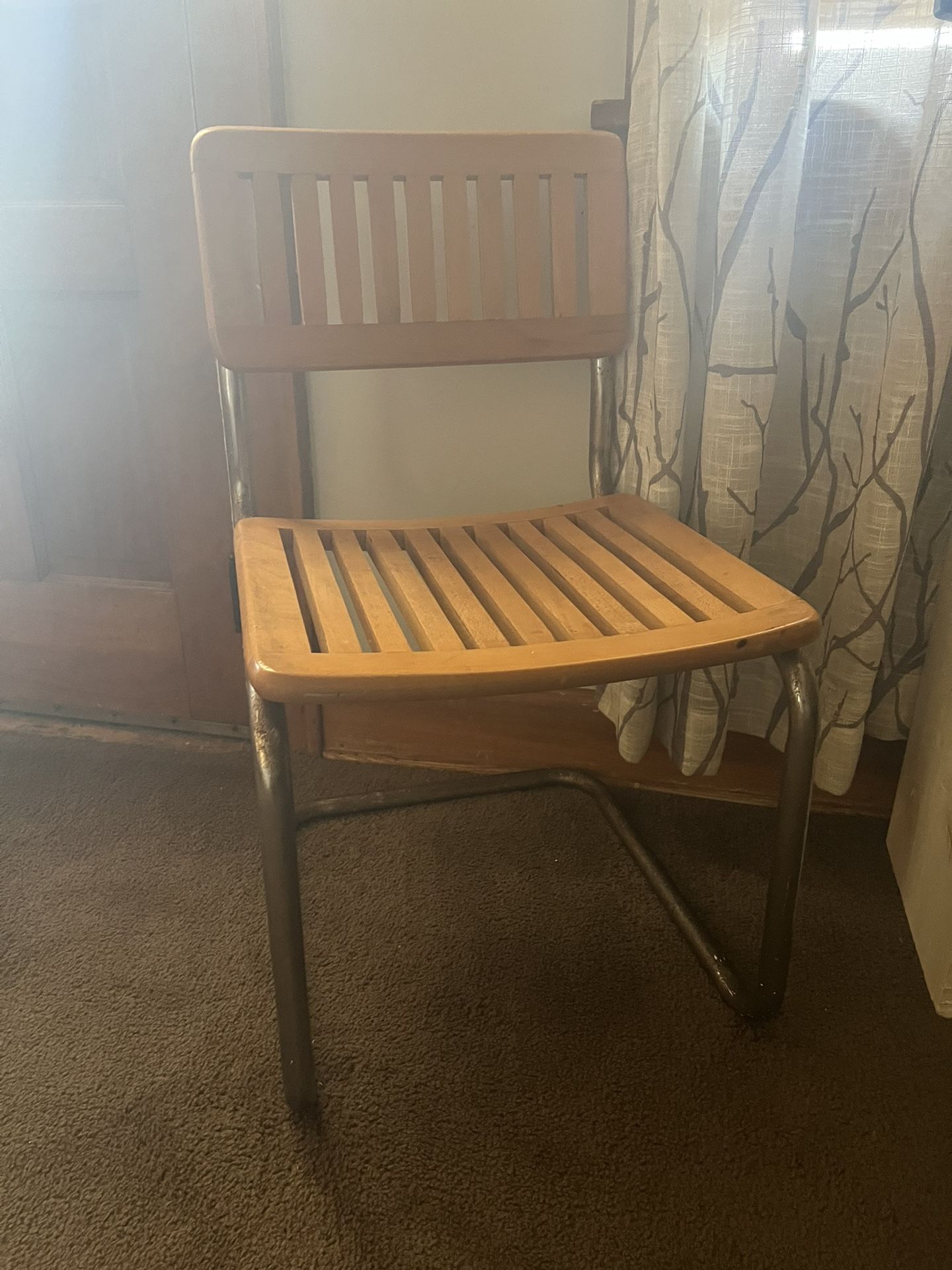 Mid Century Modern Style Chair