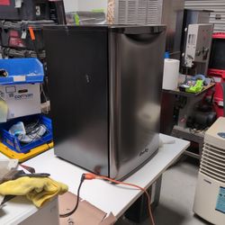 Mini Fridge Danby Black Gray