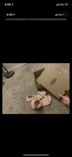 Ugg sandals size 7