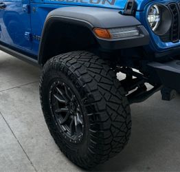 Jeep fuel rebel 18” wheels