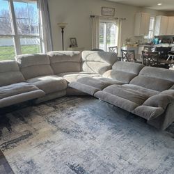 Comfortable family sized sectional with reclining chairs