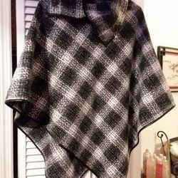 Black, White & Gray Plaid Poncho With Buckle Detail At Neckline Size 18-20